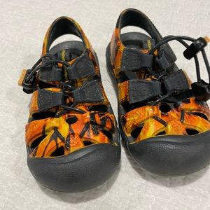 🌟BOGO🌟 Buy 1, Get 1 1/2 off!!  Keen Infant 4 Flame Sandals